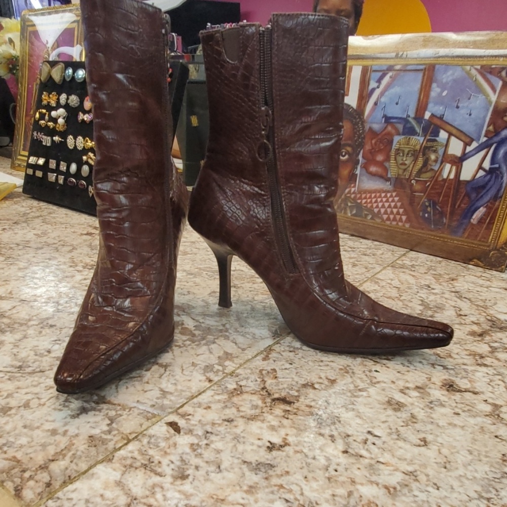 Heeled Boot - Picture 2 of 2
